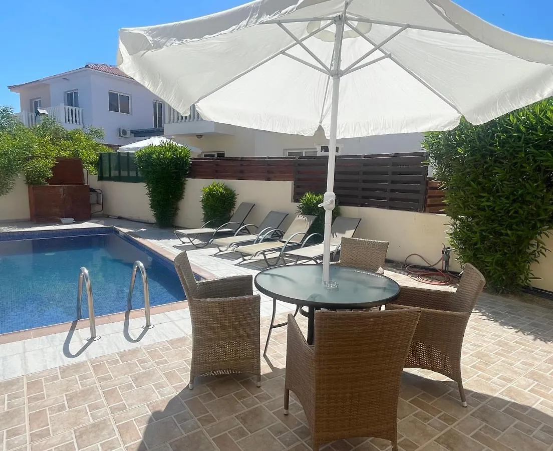 Nissi Beach Golden Villas location